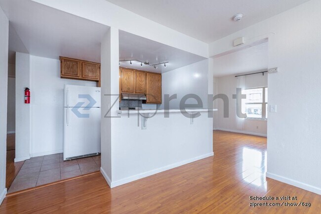 Building Photo - 896 31st St