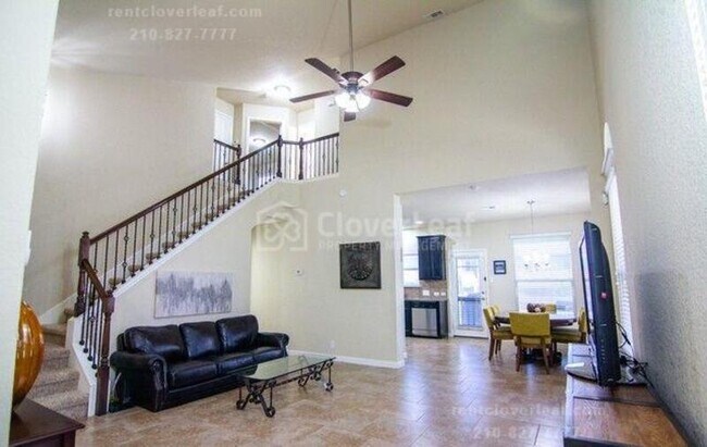 Foto del edificio - 243 Oak Creek Way