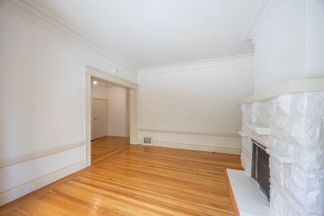 Foto del edificio - 79-81-81 Park Hill Ave