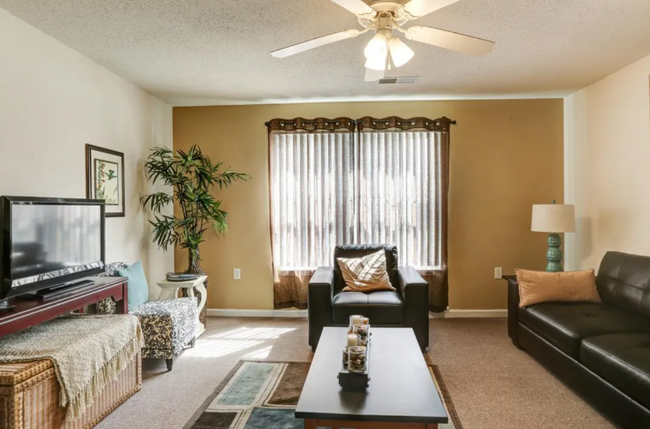 Foto del edificio - 1200 College Pointe Ln