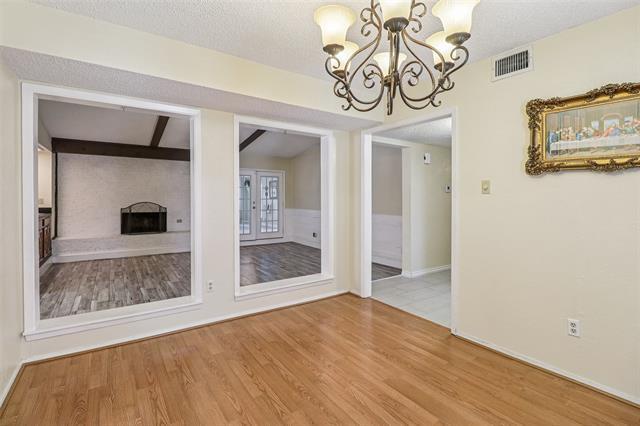 Foto del edificio - 2622 Briar Hill Dr