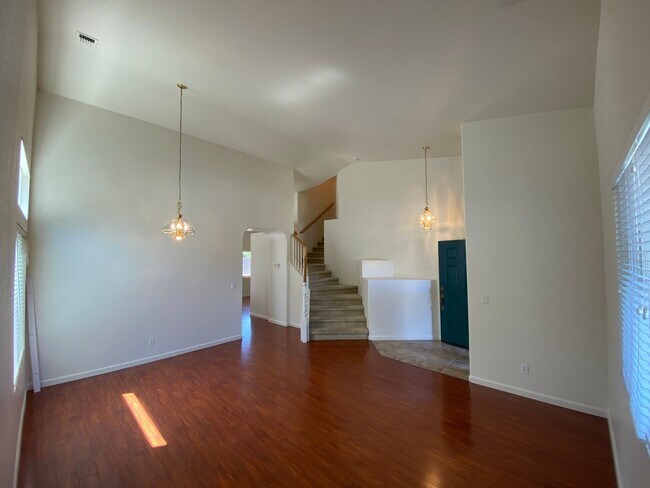 Foto del edificio - Spacious & Nice!