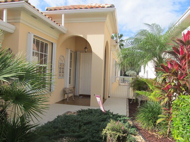 Building Photo - 4650 Hammock Cir