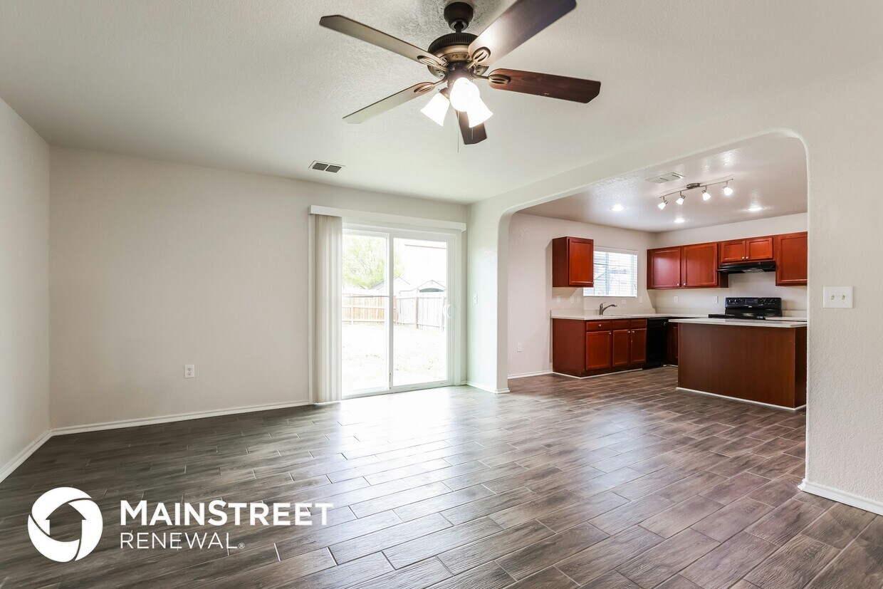 Foto principal - 7338 Azalea Square