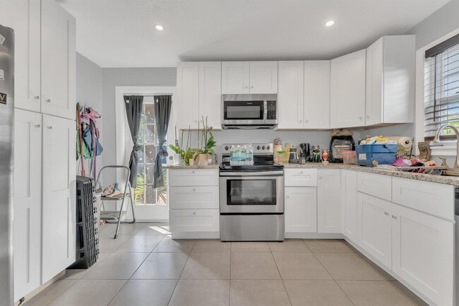 Foto del edificio - 818 Kaye St