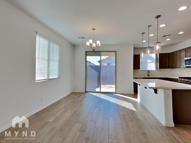 Foto del edificio - 9967 W Whitton Ave