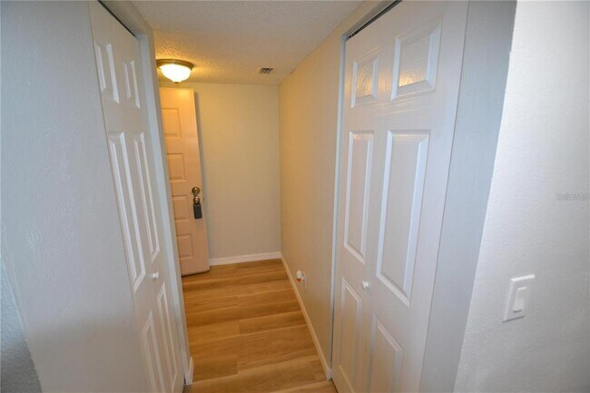 Building Photo - 3399 Mermoor Dr