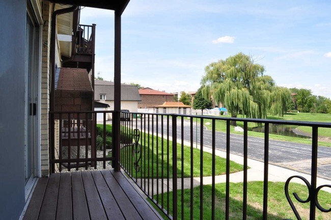 Foto del edificio - 5645 Edge Lake Dr