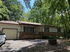 Building Photo - 206 Calvert Dr