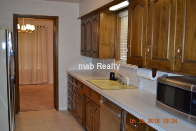 Building Photo - Single Family Home with three car garage