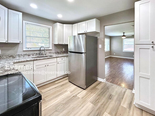 Foto del edificio - 1029 Edgewood Dr