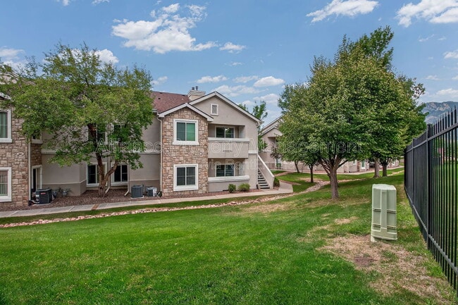 Building Photo - 3890 Strawberry Field Grove