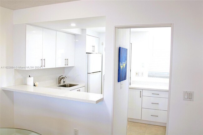 Building Photo - 3020 Marcos Dr