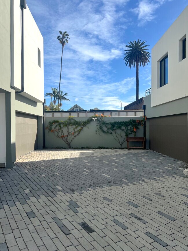 Foto del edificio - 732 Bond Ave