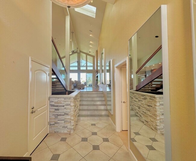 Foto del edificio - $1,000 OFF FIRST MONTH RENT !!! BEAUTIFUL FURNISHED LAKE VIEW PROPERTY READY FOR RENT!!