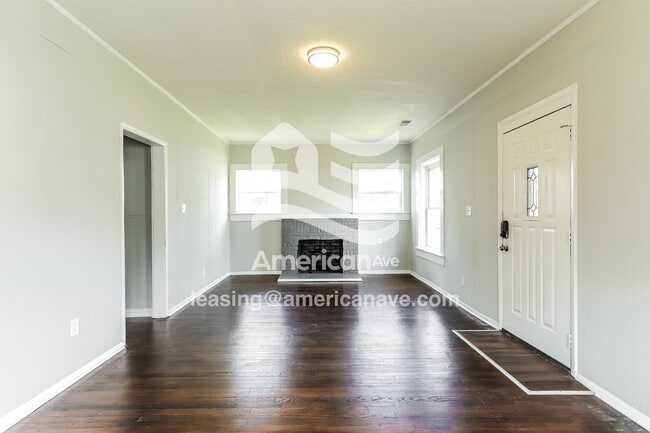 Building Photo - 410 8th St S