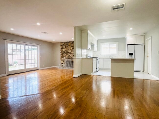 Building Photo - 10473 Rose Ann Cir