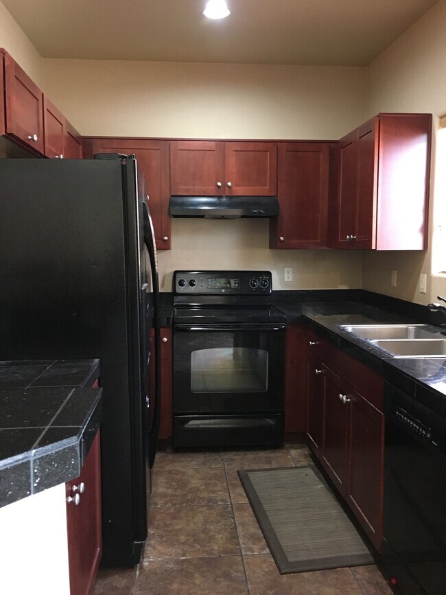 Foto del edificio - 3 Bedroom Eastside Townhome