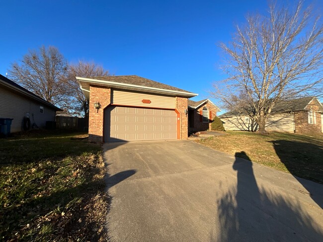 Building Photo - 1017 Cobblefield Way