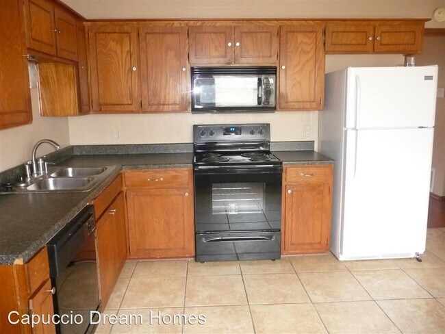 Building Photo - 3 br, 1.5 bath House - 6102 SW Summit Ave.