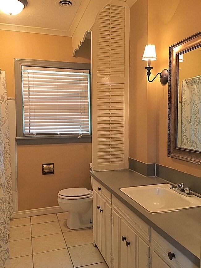 Building Photo - 144 Maywood Dr