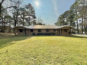 Building Photo - 18135 Serenity Way