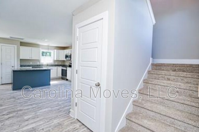 Building Photo - 583 Carey Dr