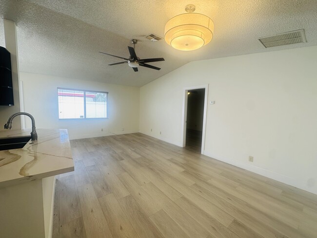 Foto del edificio - 7221 SW 14th St