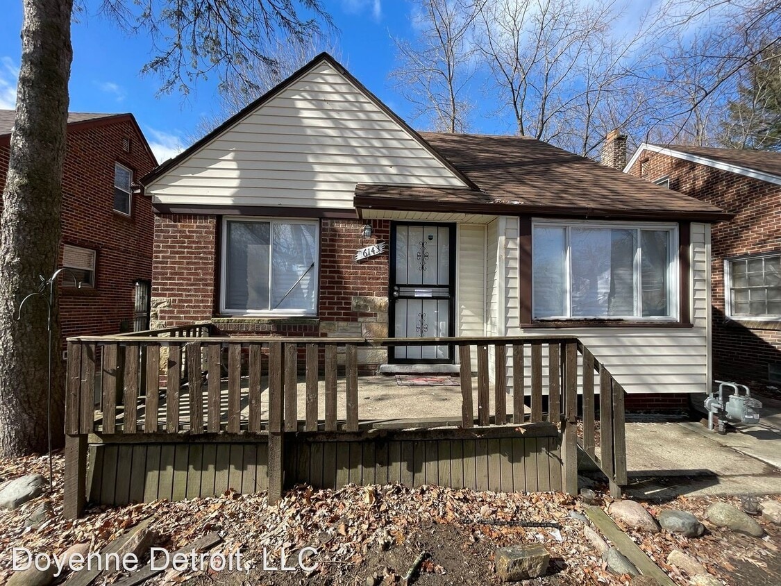 Primary Photo - 3 br, 1 bath House - 16143 W. Parkway