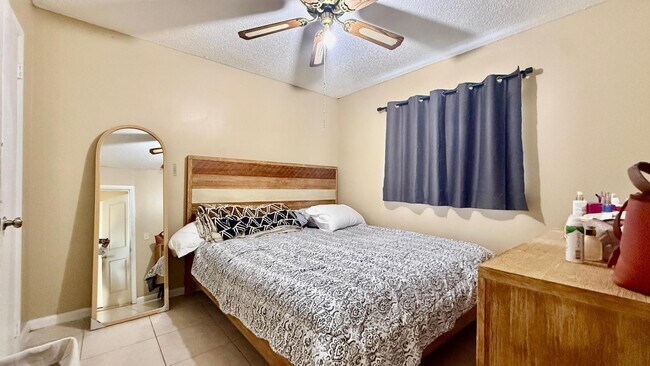 Foto del edificio - 134 Jennings Ave