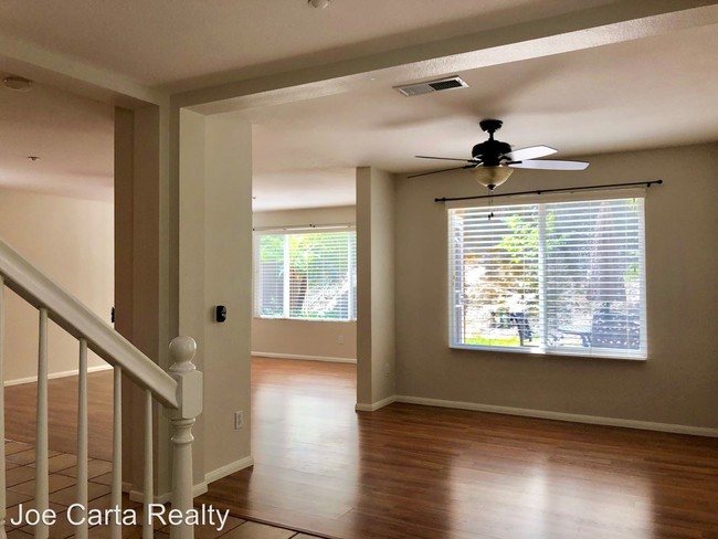 Foto del edificio - 1740 Creekside Ln