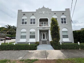 Building Photo - 3237 SW 4th St