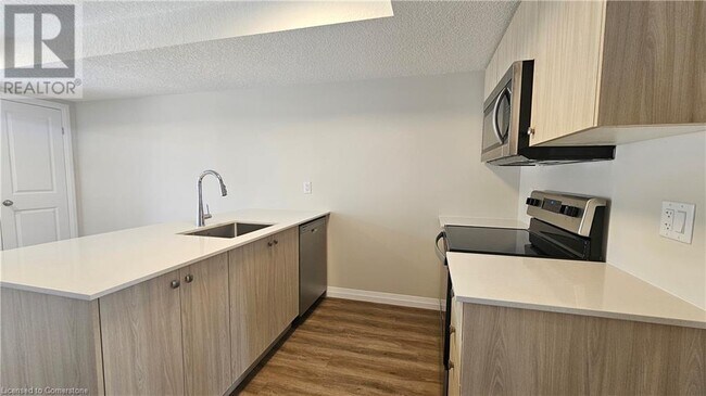 Building Photo - 410 Northfield Dr W