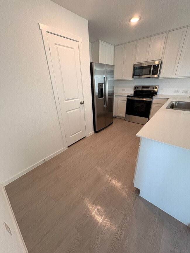 Building Photo - 240 Pacific Waters