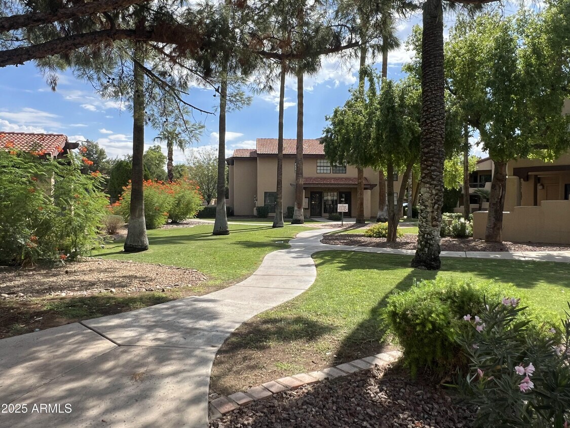 Foto principal - 1351 N Pleasant Dr