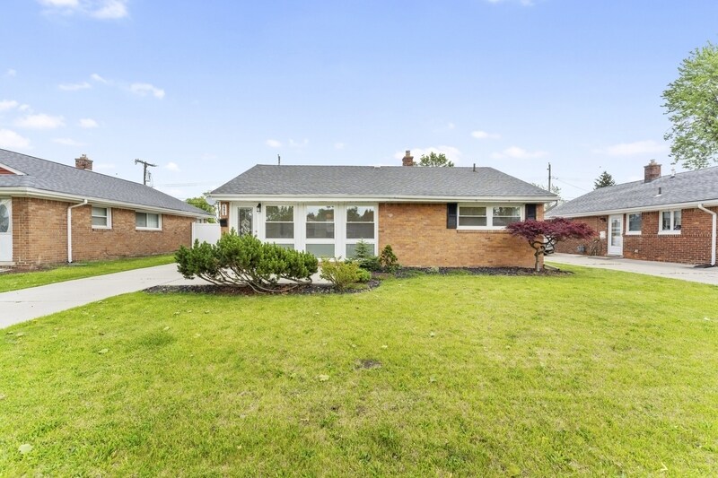 Foto principal - 18085 Hinton St