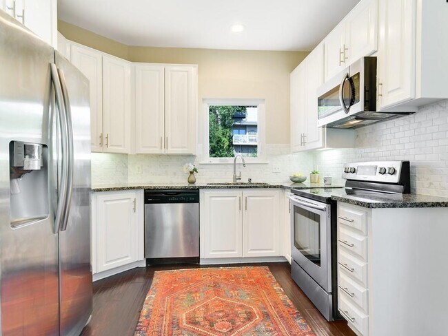 Building Photo - 5512 Oakwood Cv