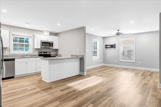 Foto del edificio - New Construction 3 Bedroom/2 Bathroom Homes with Garage