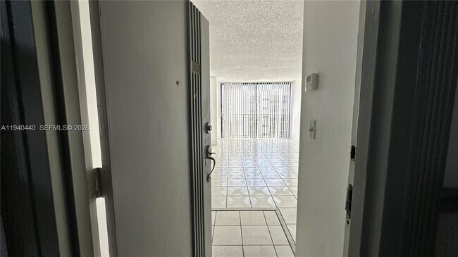 Foto del edificio - 16919 N Bay Rd