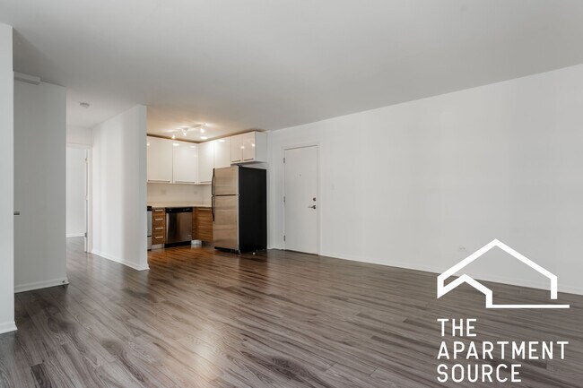 Building Photo - 925 W Carmen Ave