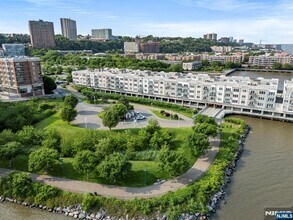 Building Photo - 108 The Promenade