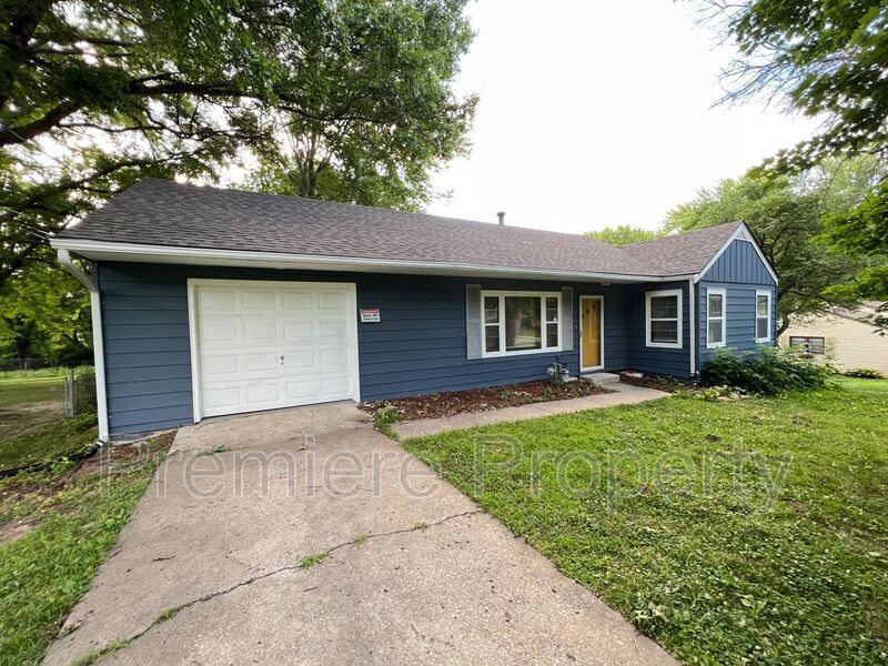 819 S Queen Ridge Dr, Independence, MO 64050 House for Rent in