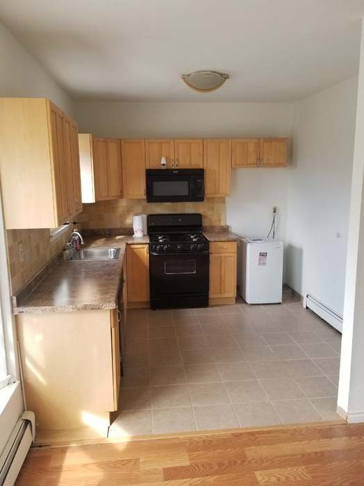 Kitchen - 284 West Ave
