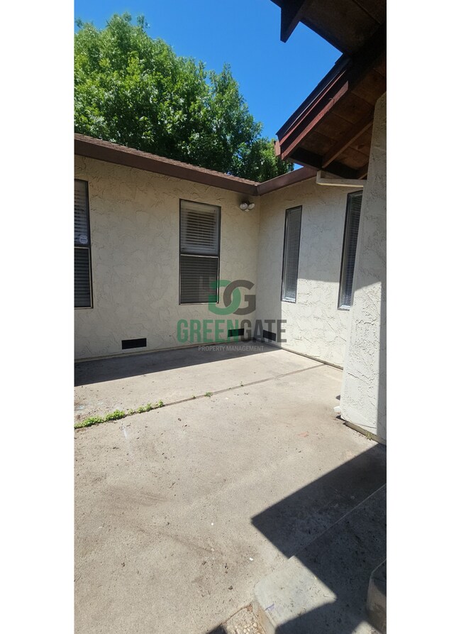 Foto del edificio - 3509-3511 Dragoo Park Dr.