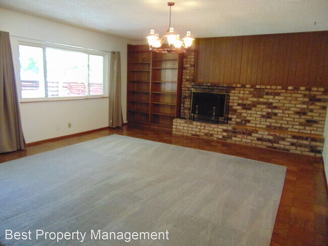 Foto del edificio - 4 br, 3 bath House - 8233 Elgin Ln