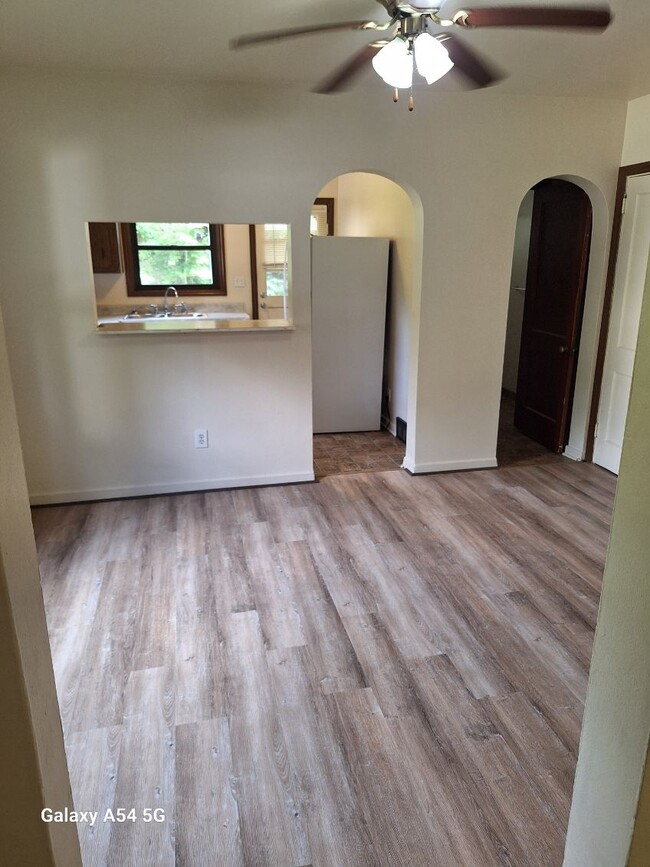 Dining - 4624 Verona Rd