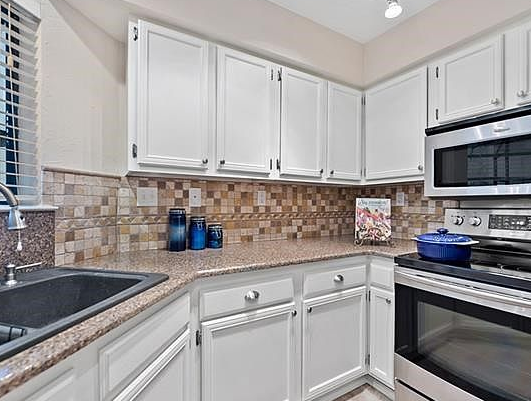 Building Photo - 16301 Ledgemont Ln