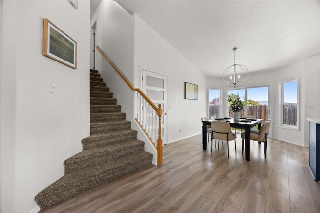 Foto del edificio - 5174 N Rothmans Ave