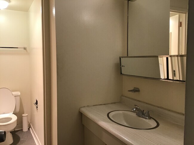 Building Photo - 5500 Friendship Blvd