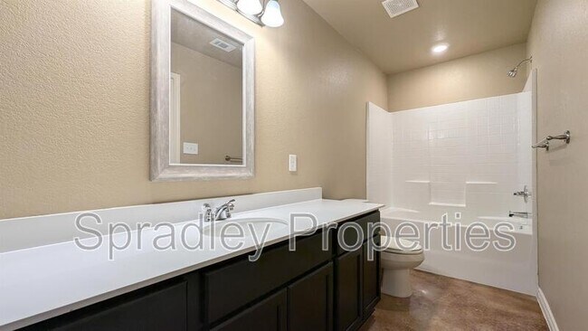 Foto del edificio - 1659 Sabine Rd